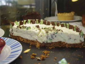 Cácaí sa chaifé sa tSean Bheairic, Ionad Cuartaíochta an Fháil Charraigh, Co. Dhún na nGall, Éire.