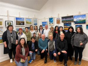 Oideachas sa tSean Bheairic. An tSean Bheairic, Caifé, Siopa Ceardaíochta, Pointe Eolais le Fáilte Ireland, Ionad Seirbhísí Teanga & Ionad Cuartaíochta  i Sean Bheairic an RIC ar an Fhál Charrach, Co. Dhún na nGall, Éire