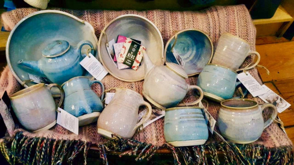 Siopa Ceardaíochta ag An tSean Bheairic, An Fál Carrach, Co. Dhún na nGall, Éire Siopa Ceardaíochta ag An tSean Bheairic, An Fál Carrach, Co. Dhún na nGall, Éire