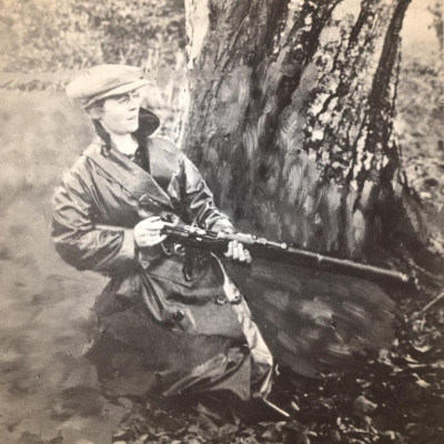 Eithne Coyle, gníomhaí poblachtánach as Cill Ulta, An Fál Carrach, 1920idí. An tSean Bheairic, Caifé, Siopa Ceardaíochta, Pointe Eolais le Fáilte Ireland, Ionad Seirbhísí Teanga & Ionad Cuartaíochta, Co. Dhún na nGall, Éire