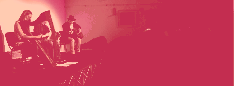 Tráthnóna ceoil sa tSean Bheairic. An tSean Bheairic, Caifé, Siopa Ceardaíochta, Pointe Eolais le Fáilte Ireland, Ionad Seirbhísí Teanga & Ionad Cuartaíochta  i Sean Bheairic an RIC ar an Fhál Charrach, Co. Dhún na nGall, Éire